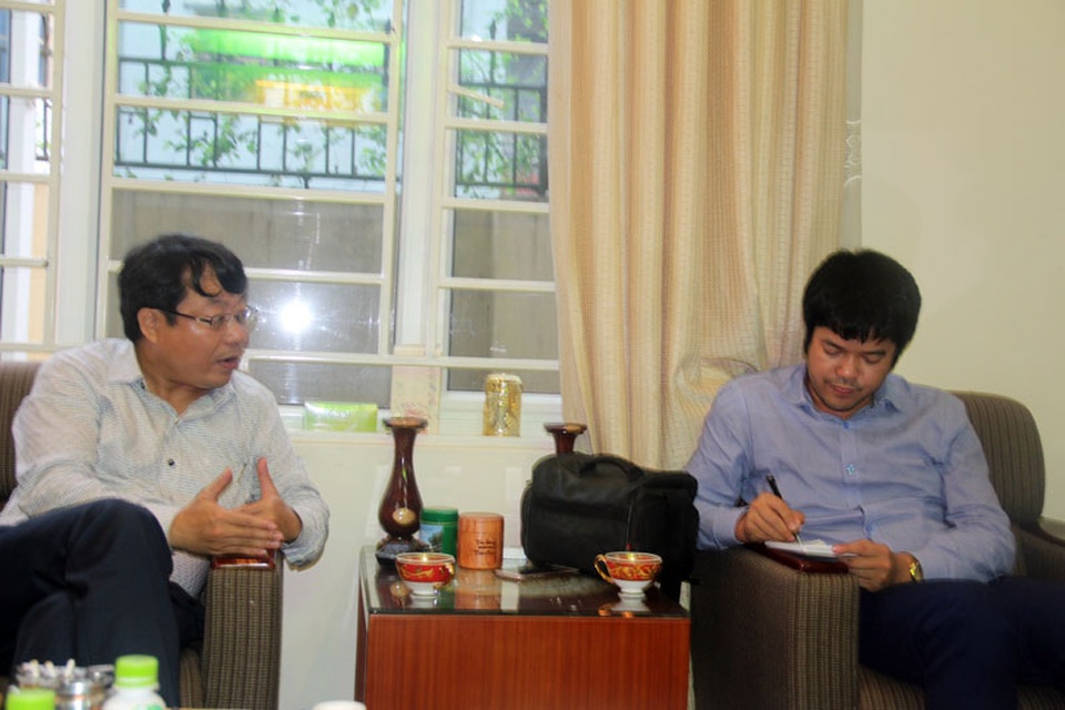 Lãnh đạo Hà Tĩnh chỉ rõ nguyên nhân “làn sóng phá sản” tại Vũng Áng - 1
Ông Dương Tất Thắng trong cuộc làm việc với PV Dân trí vào chiều ngày 12/3 (ảnh: Tiến Hiệp).