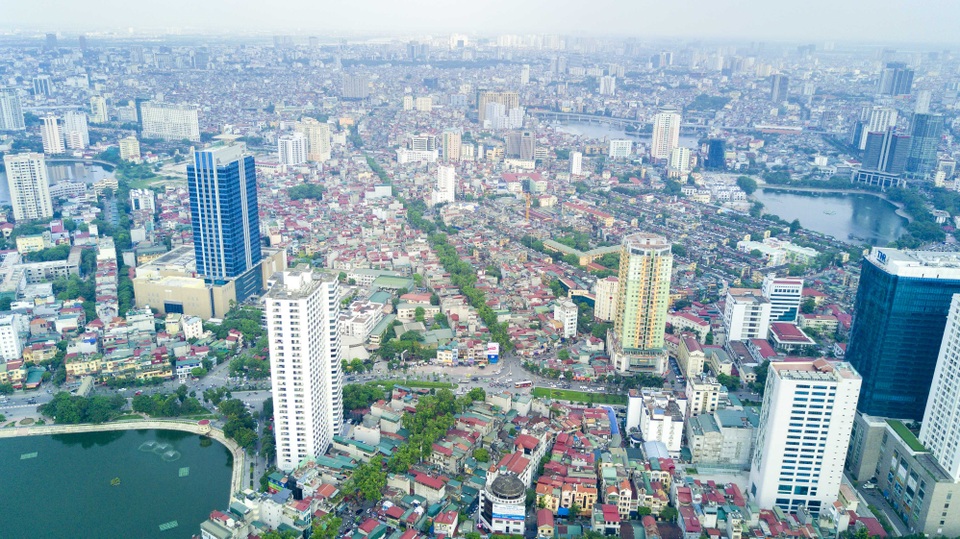 
Tổng chiều dài tuyến đường là 2,2km, mặt cắt ngang rộng 50m. Điểm đầu giao với đường Cát Linh - La Thành - Yên Lãng tại Hoàng Cầu, điểm cuối tại nút giao thông Voi Phục (gồm 2 cầu vượt trực thông theo hướng đường vành đai 1 tại các nút Giảng Võ - Láng Hạ và nút Nguyễn Chí Thanh). Dự án sẽ chiếm dụng gần 160.000m2 đất, trong đó 83.000m2 đất ở của hộ dân, 16.000m2 đất cơ quan và gần 54.000m2 đất đường giao thông. Tổng các hộ dân phải giải phóng mặt bằng là 2.044 hộ.
