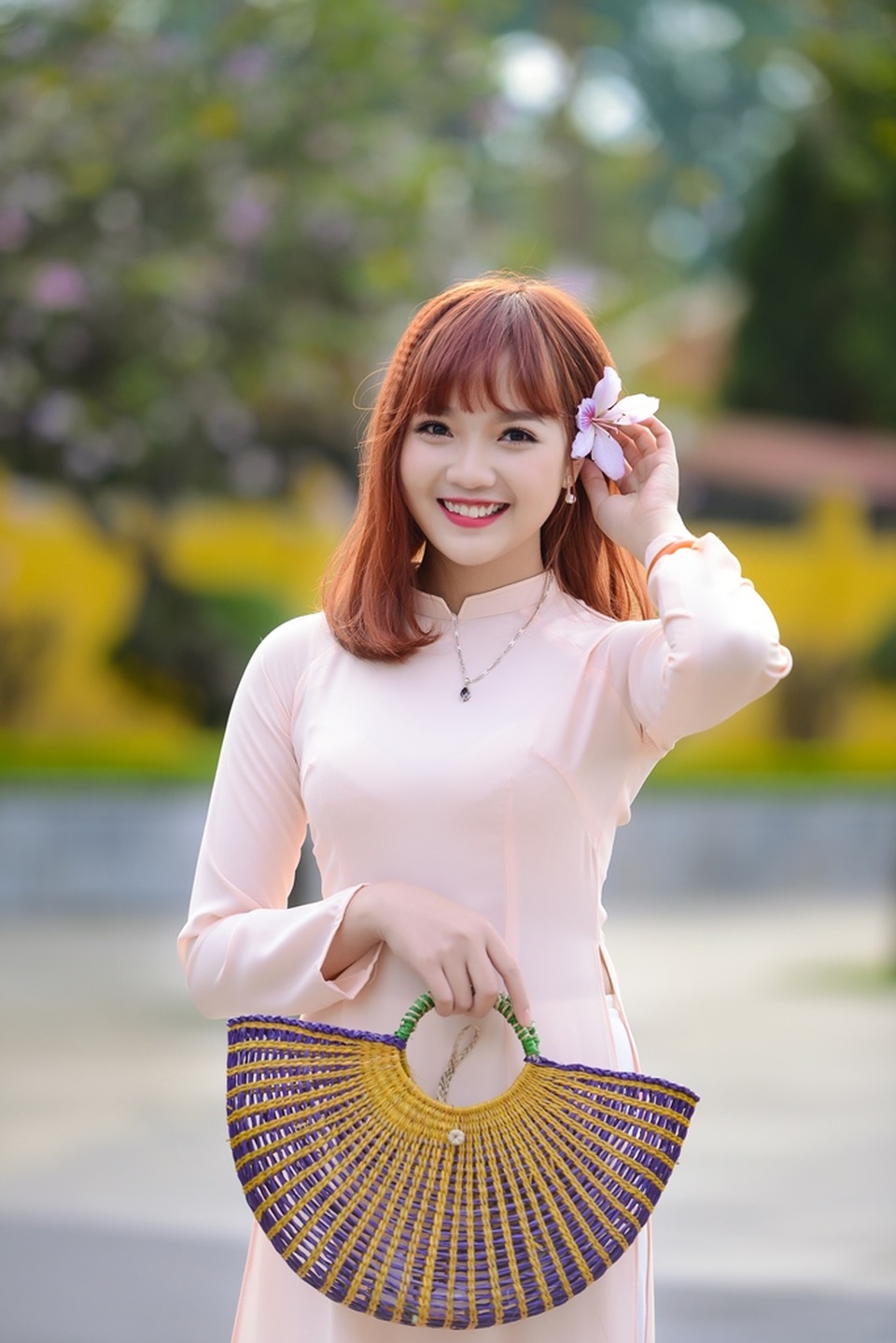 Nữ sinh Hà thành dịu dàng trong sắc hoa ban - 13 Nữ sinh Hà thành dịu dàng trong sắc hoa ban - 13