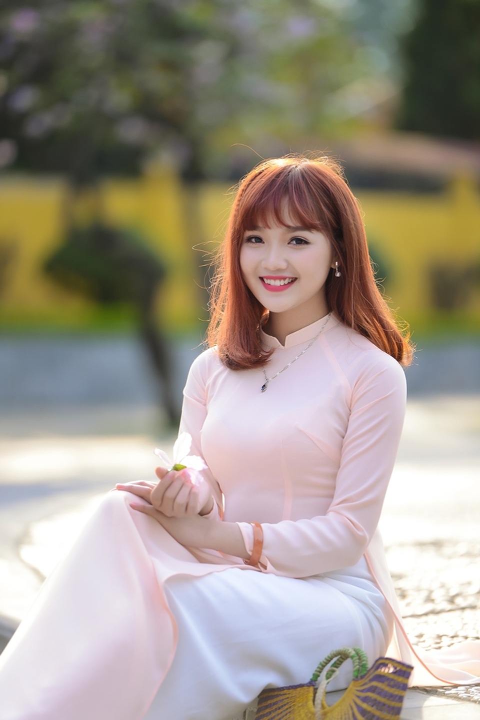 Nữ sinh Hà thành dịu dàng trong sắc hoa ban - 11 Nữ sinh Hà thành dịu dàng trong sắc hoa ban - 11