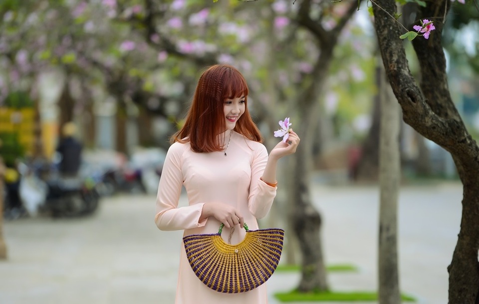 Nữ sinh Hà thành dịu dàng trong sắc hoa ban - 2 Nữ sinh Hà thành dịu dàng trong sắc hoa ban - 2