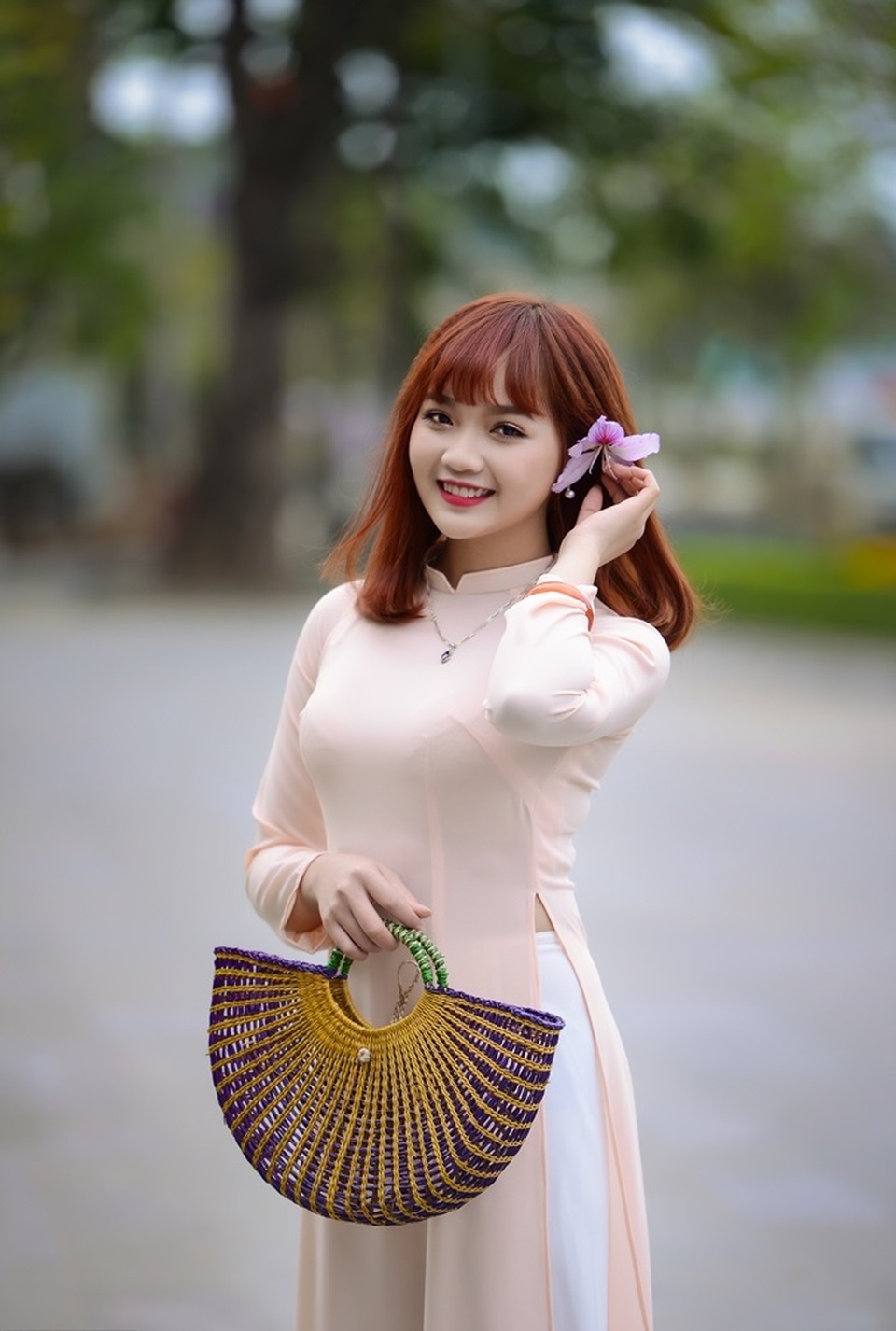 Nữ sinh Hà thành dịu dàng trong sắc hoa ban - 3 Nữ sinh Hà thành dịu dàng trong sắc hoa ban - 3