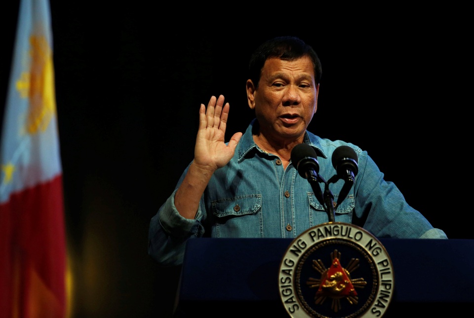 Tổng thống Philippines ra lệnh củng cố các thực thể chiếm đóng trên Biển Đông - 1 Tổng thống Rodrigo Duterte (Ảnh: Reuters)