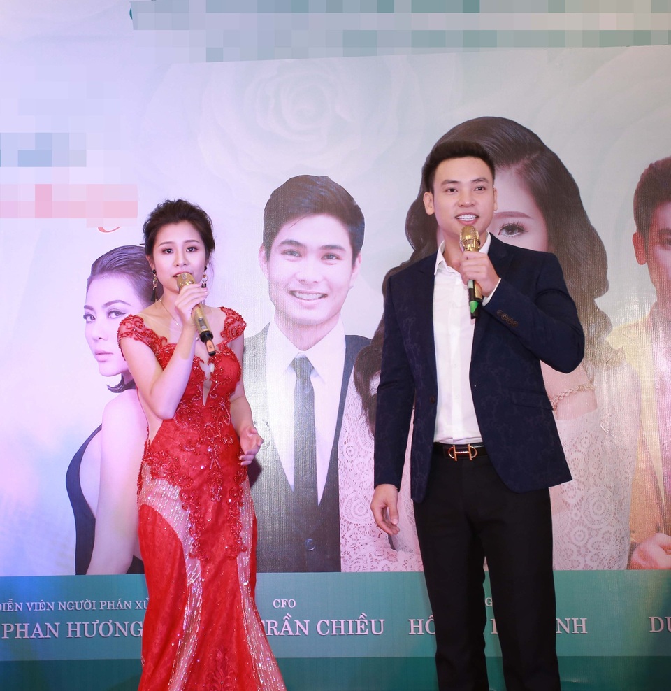 Phan Hương “Người phán xử” lần đầu tiết lộ về người chồng luôn giấu kín - 4 Em gái Phan Hương song ca với ca sỹ Duy Khoa.