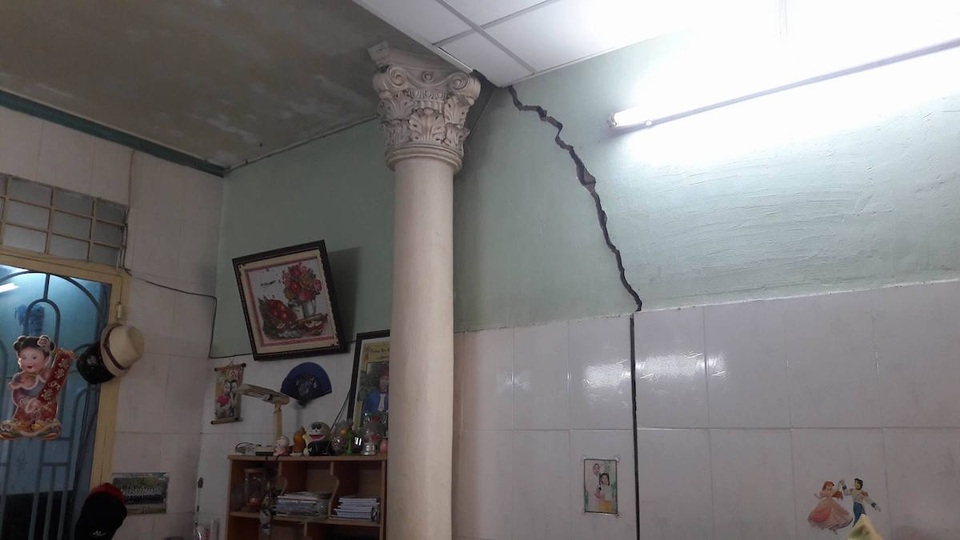 Dự án Opal Garden bị tạm dừng thi công vì "thanh sắt to cắm xuyên nhà dân" - 5 Dự án Opal Garden bị tạm dừng thi công vì "thanh sắt to cắm xuyên nhà dân" - 5
