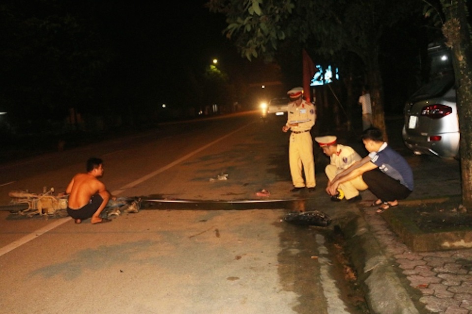 Ô tô của Bí thư Huyện ủy va chạm với xe máy, 2 người nhập viện - 1 Hiện trường vụ tai nạn.