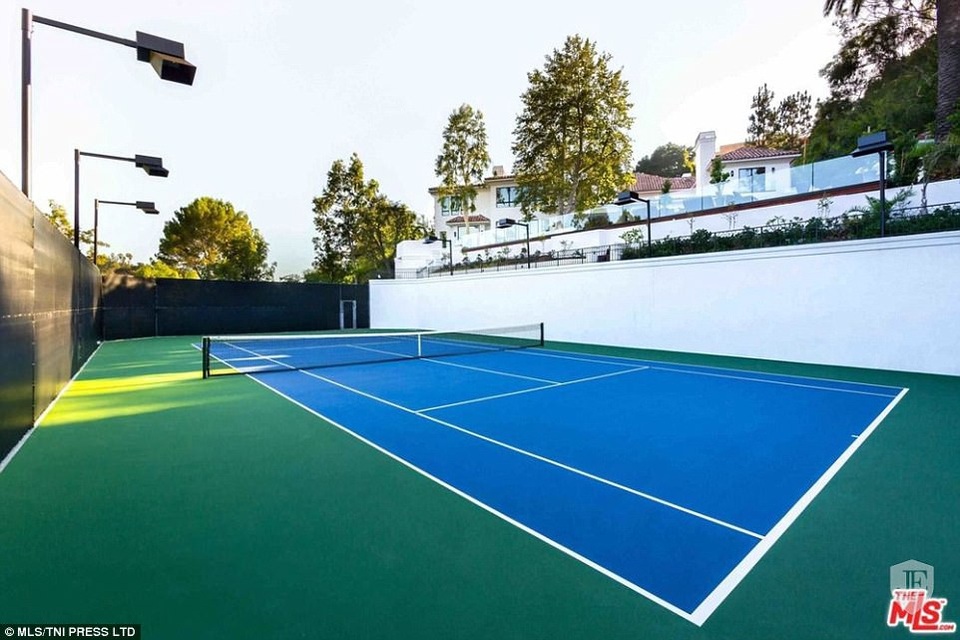 Ngắm dinh thự xa hoa của sao phim "Những bà nội trợ kiểu Mỹ" - 7 
Eva Longoria đã qua 3 lần đò nhưng vẫn chưa vội chuyện sinh con