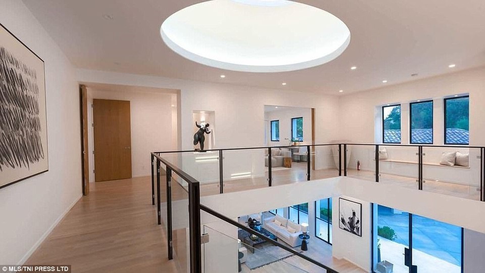 Ngắm dinh thự xa hoa của sao phim "Những bà nội trợ kiểu Mỹ" - 8 
Cô thích tận hưởng cuộc sống của cặp đôi trong kỳ trăng mật