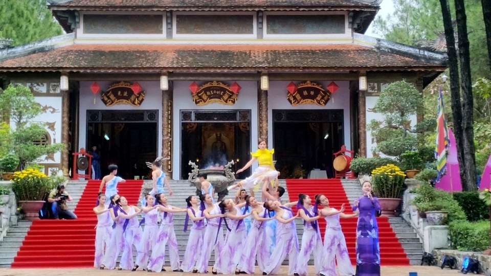 Chương trình nghệ thuật tái hiện lại hoạt cảnh rước công chúa Huyền Trân