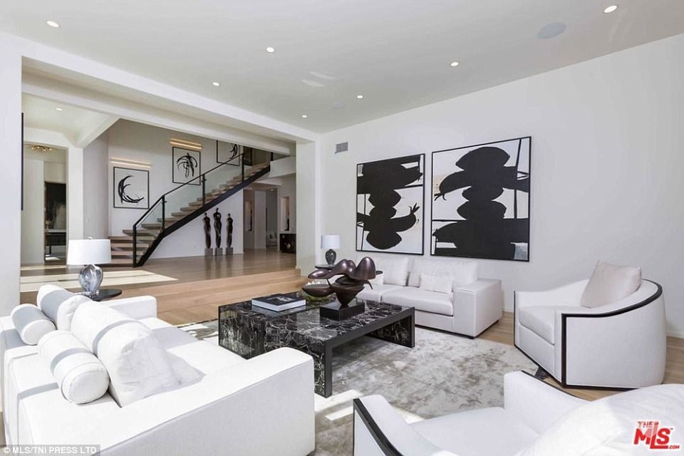 Ngắm dinh thự xa hoa của sao phim "Những bà nội trợ kiểu Mỹ" - 10 Ngắm dinh thự xa hoa của sao phim "Những bà nội trợ kiểu Mỹ" - 10