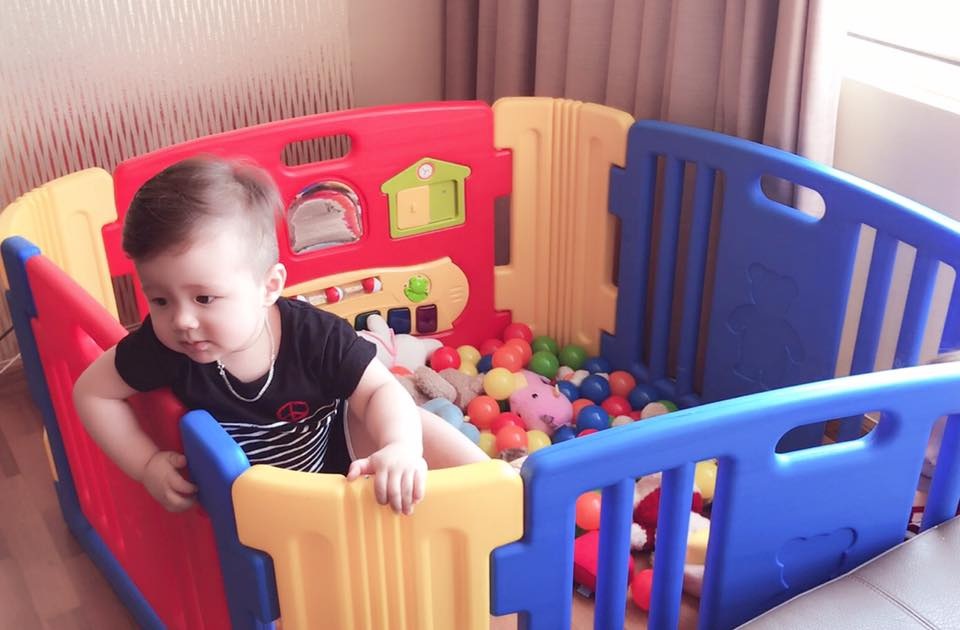 Thích mê vườn rau ban công của người đẹp nóng bỏng nhất nhì showbiz Việt - 19 và Alfie Túc Mạch. Alfie Túc Mạch và Cadie Mộc Trà là hai nhóc tỳ được yêu thích ở showbiz Việt. Những hình ảnh của hai thiên thần nhà Elly Trần luôn nhận được sự quan tâm đặc biệt từ công chúng.