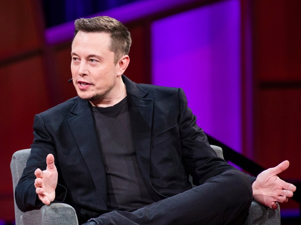 Tỷ phú Elon Musk huy động hơn 613 tỷ đồng để liên kết não người với máy tính - 1
Tỷ phú Elon Musk. (Nguồn: TED)