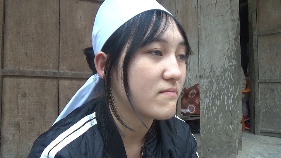 Bố mất, mẹ bệnh nặng, những đứa trẻ thơ mịt mờ tương lai - 3 Mai dù rất muốn được đi học như các bạn cùng trang lứa nhưng vì hoàn cảnh gia đình quá túng quẫn nên em buộc lòng phải bỏ học đi làm thuê phụ giúp mẹ nuôi các em