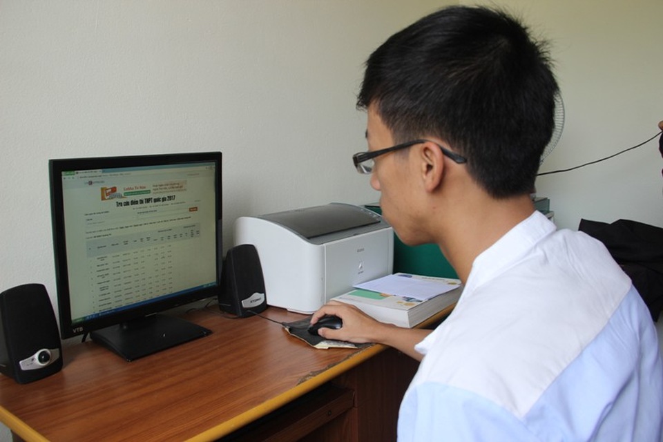 Đôi bạn cùng trường, chung ước mơ trở thành bác sĩ gặt hái điểm 10 - 2 Em Minh tự tin với kết quả thi mà mình vừa đạt được và cảm thấy hài lòng