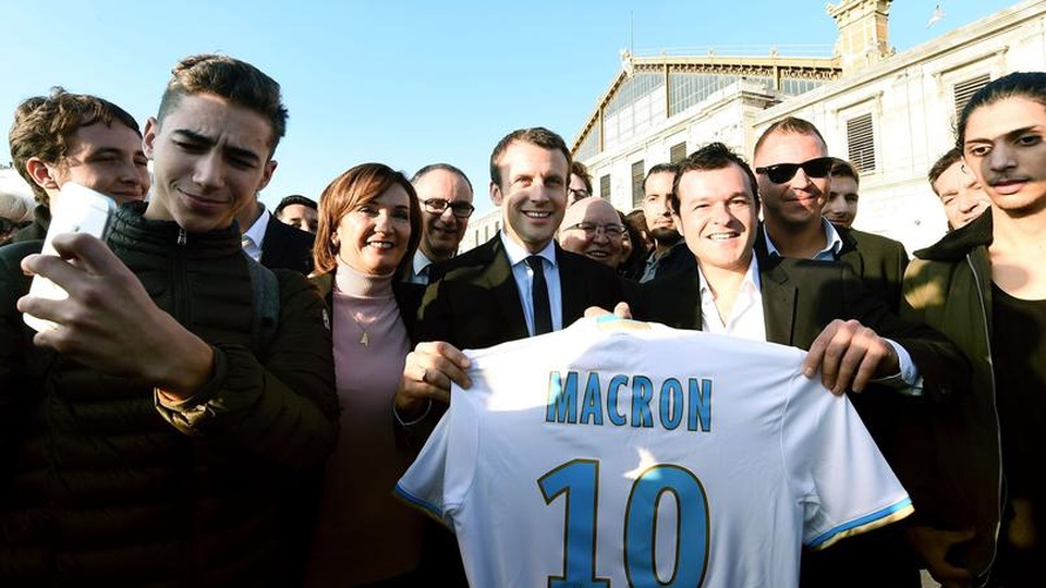 Tân Tổng thống Pháp, Emmanuel Macron từng là cầu thủ bóng đá - 2 Ông Emmanuel Macron là CĐV cuồng nhiệt của Marseille