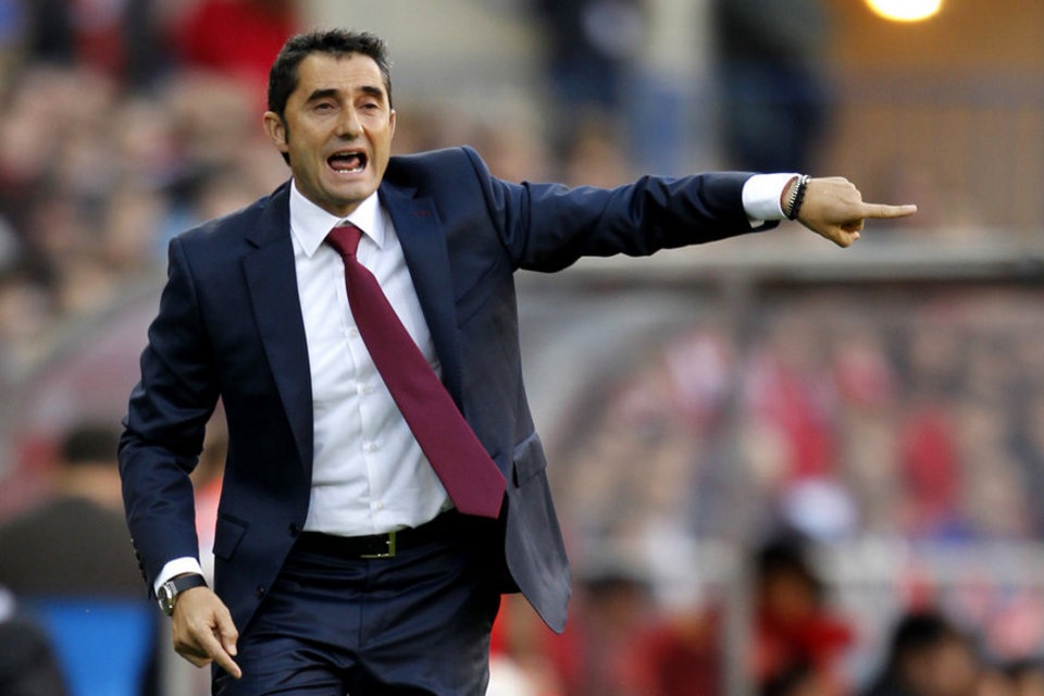HLV Ernesto Valverde từng cùng Olimpiacos sang Việt Nam thi đấu giao hữu