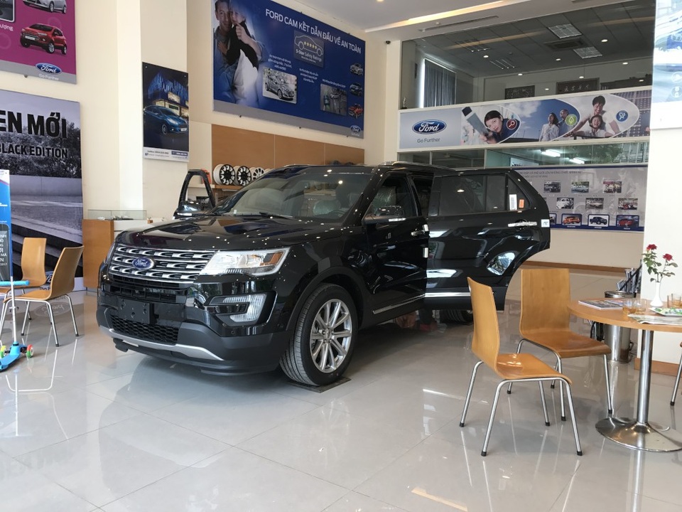 
Cuối năm 2017, hàng loạt mẫu xe nhập khẩu bị các đại lí găm hàng hoặc đẩy giá bán lên cao. (Ảnh: Nhật Minh)
