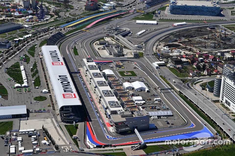 Vettel xuất sắc có pole tại Sochi - 2 Vettel xuất sắc có pole tại Sochi - 2