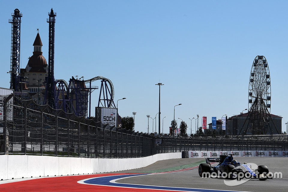 Vettel xuất sắc có pole tại Sochi - 4 Vettel xuất sắc có pole tại Sochi - 4