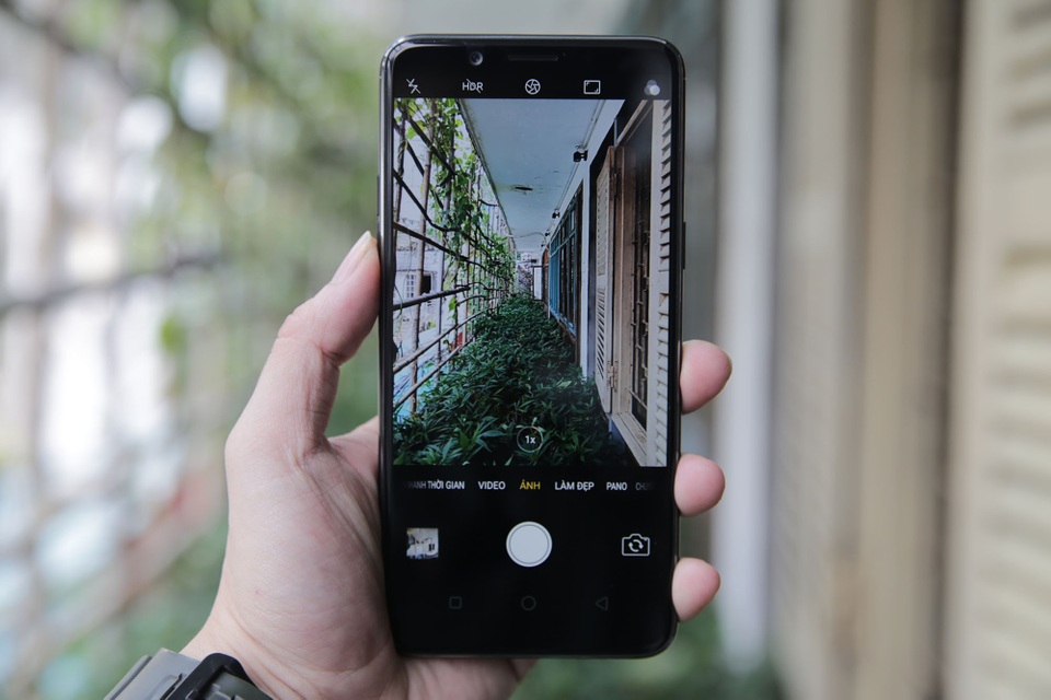 Đánh giá Oppo F5: Đem xu hướng công nghệ mới màn hình tràn và selfie A.I vào sản phẩm - 1 Đánh giá Oppo F5: Đem xu hướng công nghệ mới màn hình tràn và selfie A.I vào sản phẩm - 1