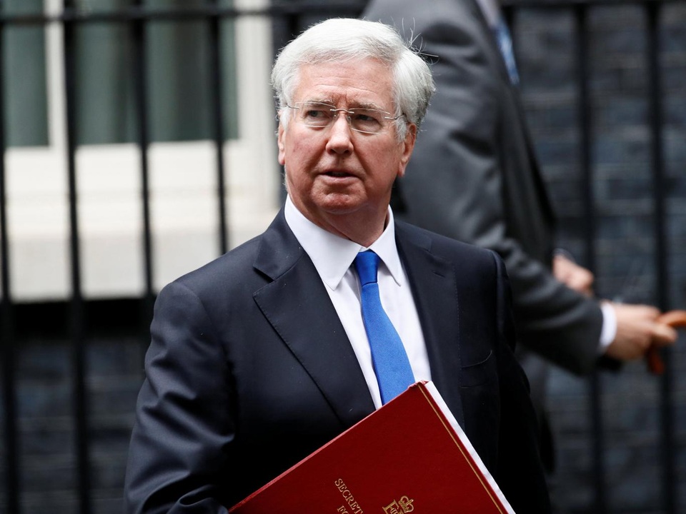 Anh tính đưa tàu chiến tuần tra tự do hàng hải ở Biển Đông - 1 Bộ trưởng Quốc phòng Anh Michael Fallon (Ảnh: Reuters)