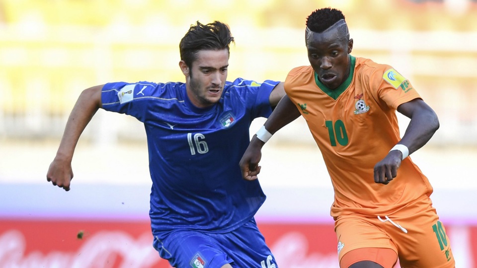 Sakalalà hiện thân của Zambia với lối chơi nhanh, mạnh và có phần hoang dã. Tiền đạo trẻ này đã làm tung lưới hàng loạt đội bóng mạnh như Bồ Đào Nha, Iran, Đức, Italia (chỉ tịt ngòi ở trận gặp Costa Rica).