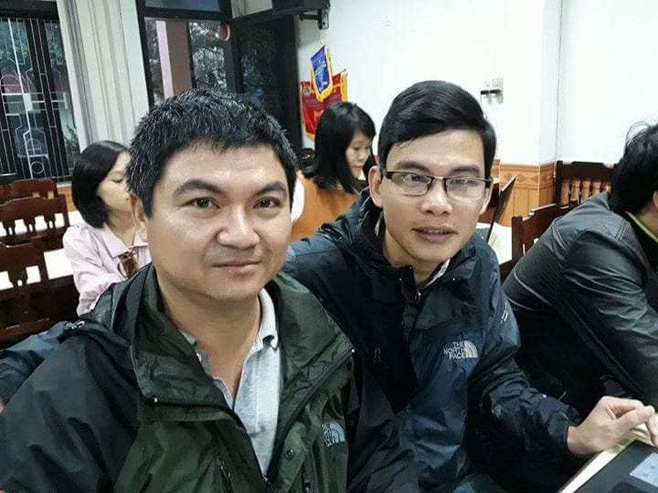 Phó Hạt trưởng khu bảo tồn thoát chết sau 10 ngày kẹt giữa rừng sâu - 5 Ông Lê Ngọc Hướng, Phó Hạt trưởng Khu Bảo tồn Sao la (đeo kính) vào sang 7/11 tại Huế