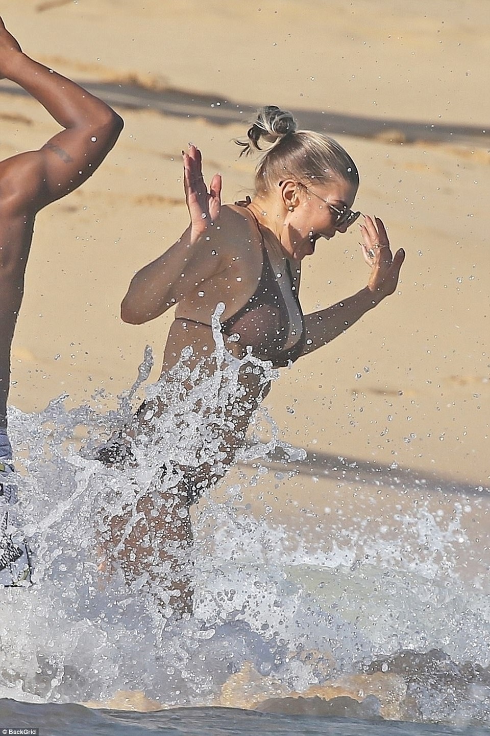 
Suốt những năm qua, Fergie hoạt động như một ca sĩ solo bên cạnh sự nghiệp ca hát với nhóm Black Eyed Peas.
