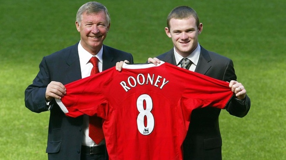 Ferguson không tin có người phá kỷ lục ghi bàn của Rooney - 1
Cựu HLV Alex Ferguson (trái) giới thiệu Rooney (phải) khi cầu thủ này gia nhập MU vào năm 2004