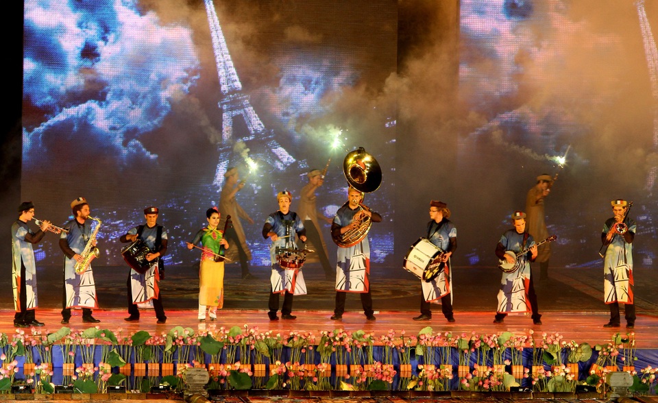 Hàng trăm hoạt động đặc sắc trong Festival Huế 2018 “1 điểm đến, 5 di sản” - 2 Có 20 đoàn nghệ thuật đến từ các quốc gia, vùng lãnh thổ sẽ tham dự Festival Huế 2018.