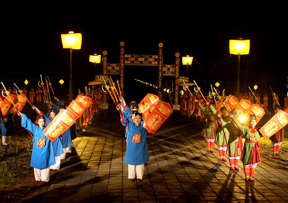Hàng trăm hoạt động đặc sắc trong Festival Huế 2018 “1 điểm đến, 5 di sản” - 1 Festival Huế 2018 với nhiều chương trình nghệ thuật đặc sắc.