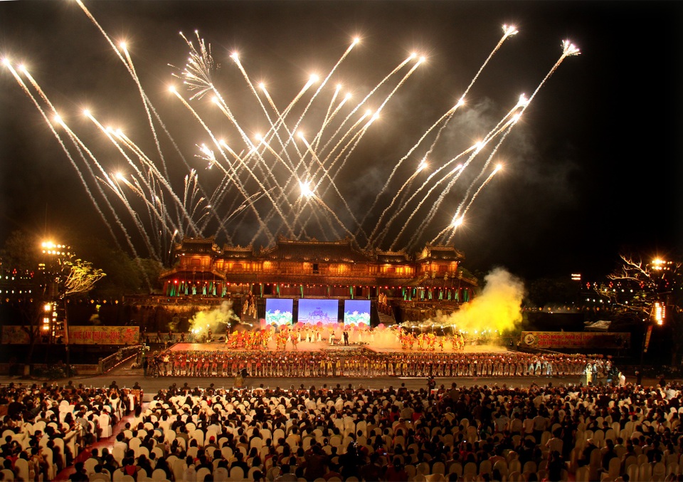 Hàng trăm hoạt động đặc sắc trong Festival Huế 2018 “1 điểm đến, 5 di sản” - 3 Với chủ đề 1 di sản, 5 điểm đến, Festival Huế 2018 hy vọng sẽ là một festival đặc biệt.
