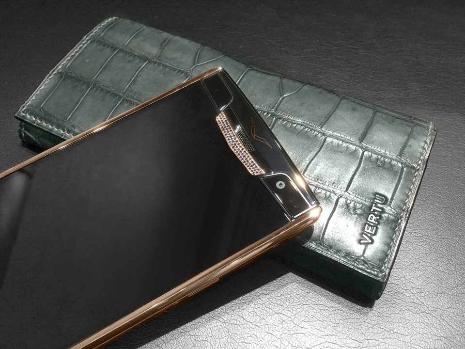 Ngắm mẫu Vertu Signature Touch được chế tác giá 500 triệu đồng - 10 Ngắm mẫu Vertu Signature Touch được chế tác giá 500 triệu đồng - 10