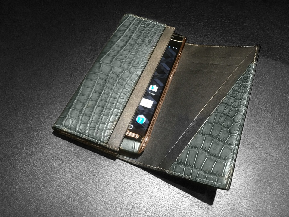 Ngắm mẫu Vertu Signature Touch được chế tác giá 500 triệu đồng - 9 Ngắm mẫu Vertu Signature Touch được chế tác giá 500 triệu đồng - 9