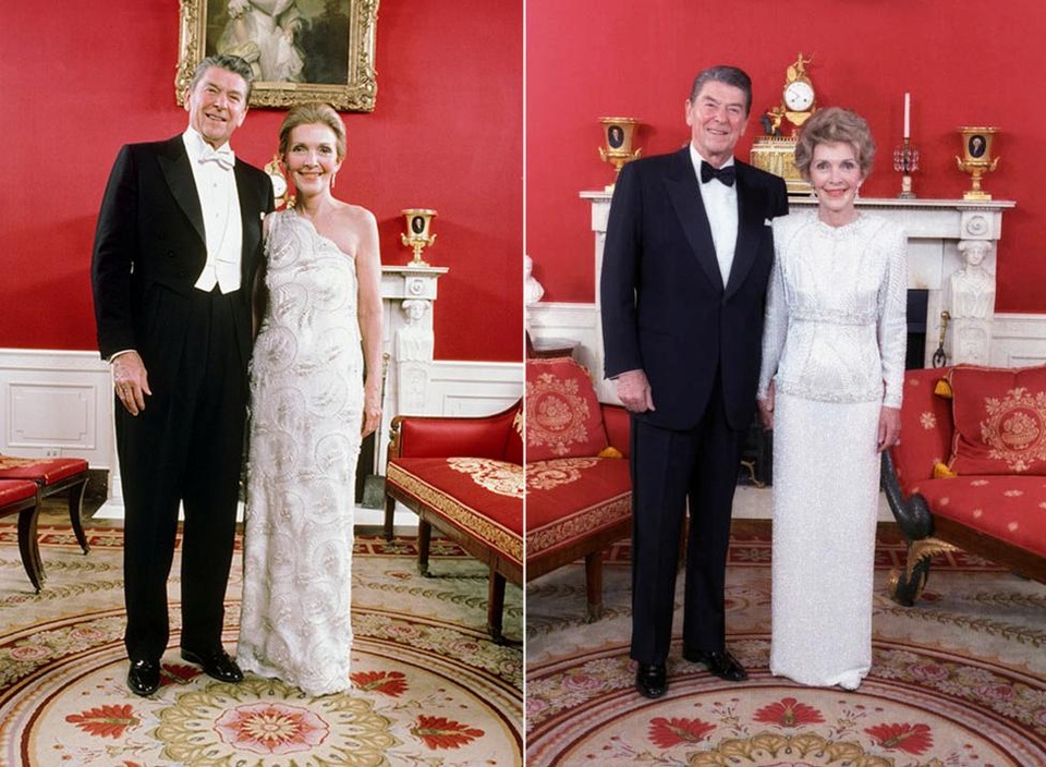 Các đệ nhất phu nhân Mỹ mặc gì trong ngày tổng thống nhậm chức? - 4
Tổng thống Ronald Reagan và phu nhân Nancy Reagan chụp ảnh tại Nhà Trắng trước khi tham dự các tiệc khiêu vũ vào năm 1981 và 1985. Bà Nancy đã mặc hai bộ trang phục do cùng một nhà thiết kế thực hiện. (Ảnh: Reuters)