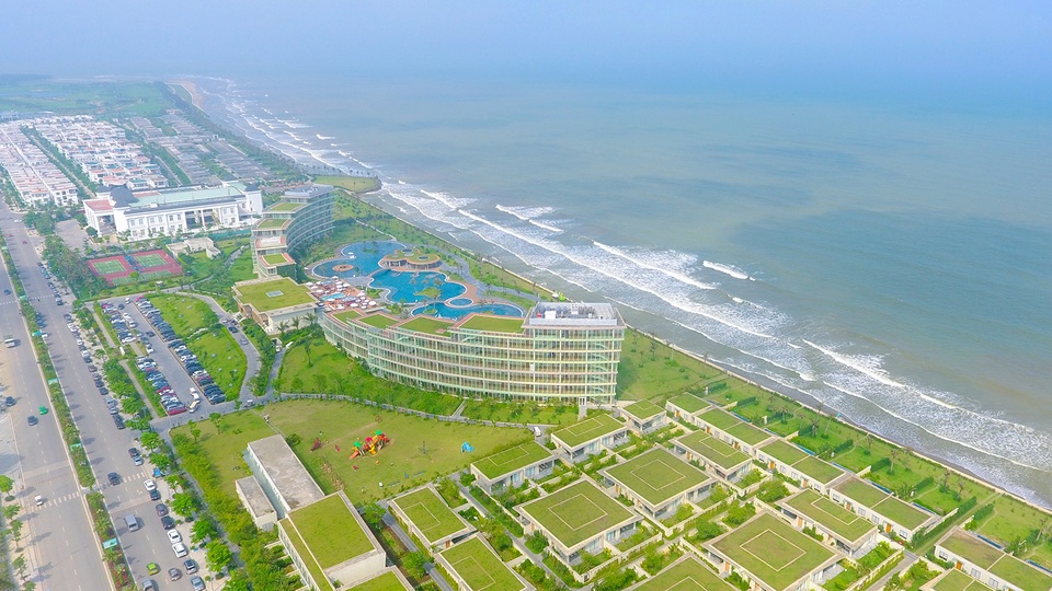 Tăng trưởng mạnh với nhiều khác biệt, tổng tài sản FLC được định giá 9 tỷ USD - 1 Tăng trưởng mạnh với nhiều khác biệt, tổng tài sản FLC được định giá 9 tỷ USD - 1