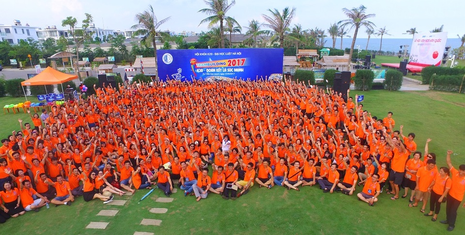Hơn 1.000 cựu sinh viên Khóa 20 Đại học luật Hà Nội hội ngộ tại FLC Sầm Sơn - 2
Hoạt động đã thu hút tới hơn 1.000 cựu sinh viên, thầy cô giáo tham gia