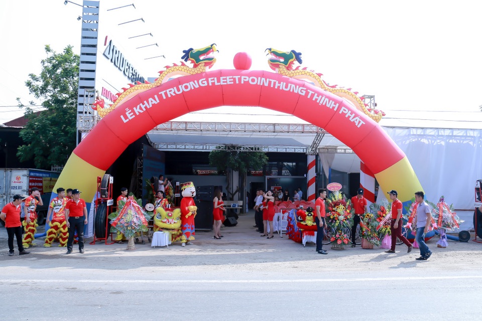 Sáng 29/7, sự kiện khai trương trung tâm dịch vụ lốp xe tải, buýt Hưng Thịnh Phát đã thu hút sự quan tâm của nhiều chủ xe tại Vĩnh Phúc