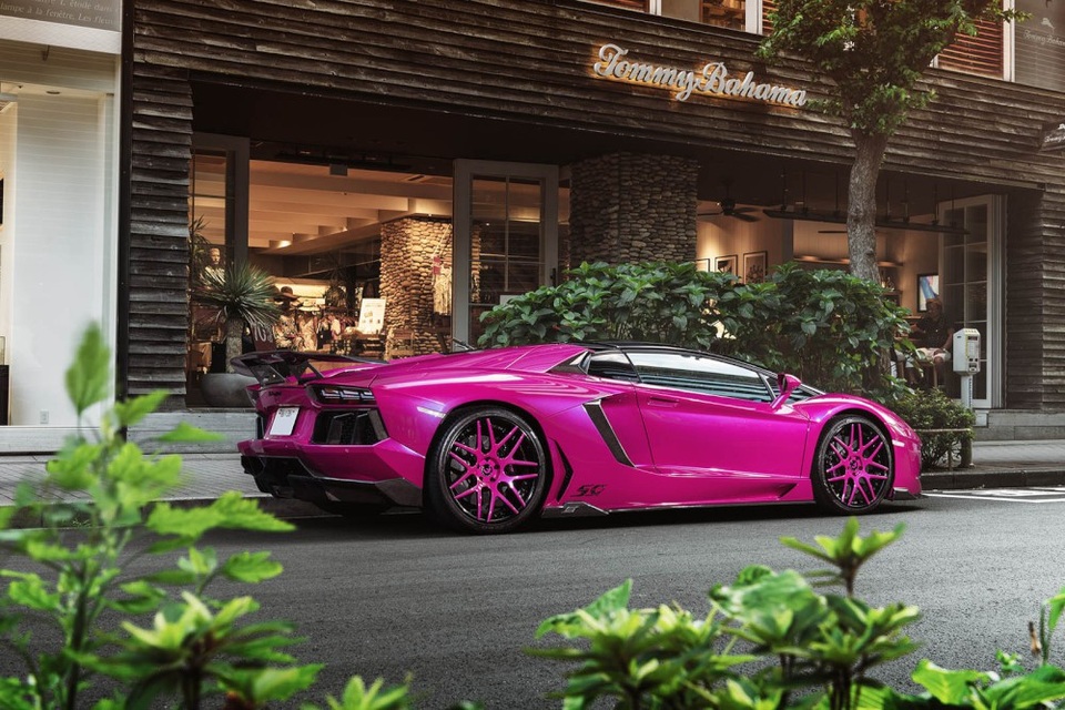 Lamborghini Aventador hồng rực rỡ trên phố - 5 Lamborghini Aventador hồng rực rỡ trên phố - 5