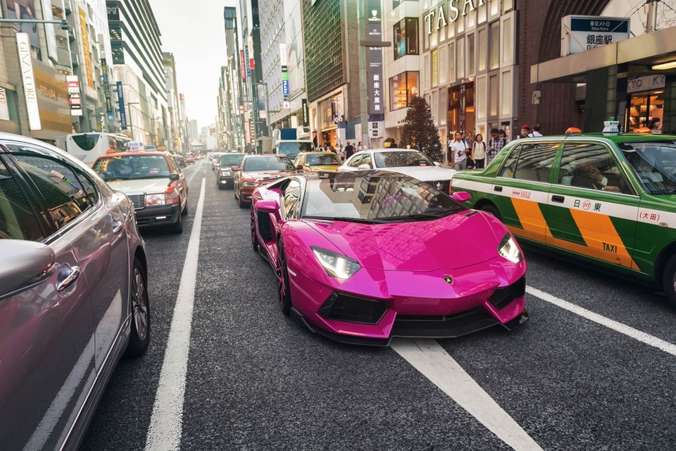 Lamborghini Aventador hồng rực rỡ trên phố - 4 Lamborghini Aventador hồng rực rỡ trên phố - 4