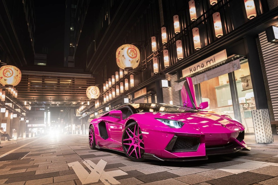 Lamborghini Aventador hồng rực rỡ trên phố - 1 Lamborghini Aventador hồng rực rỡ trên phố - 1