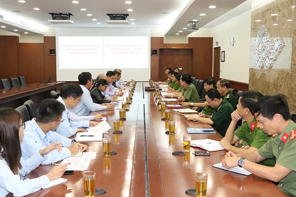 Buộc Formosa đảm bảo an toàn môi trường khi vận hành lò cao số 1 - 1 Toàn cảnh buổi làm việc giữa đoàn công tác liên ngành công an, bộ đội biên phòng Hà Tĩnh với lãnh đạo FHS. Ảnh: Công an Hà Tĩnh.