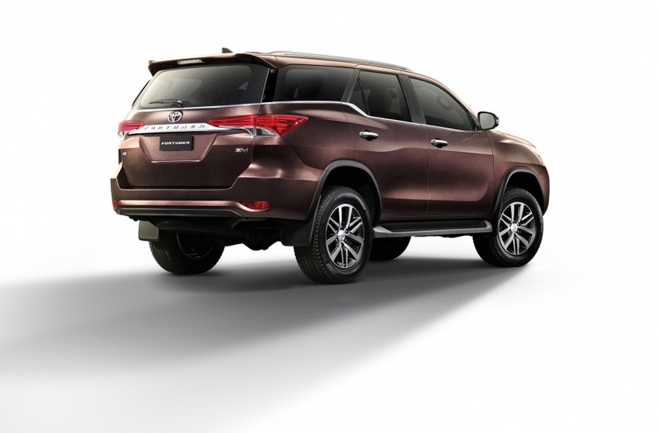 Toyota Fortuner được nâng cấp, thêm bản 2.4V 4WD - 7 Toyota Fortuner được nâng cấp, thêm bản 2.4V 4WD - 7