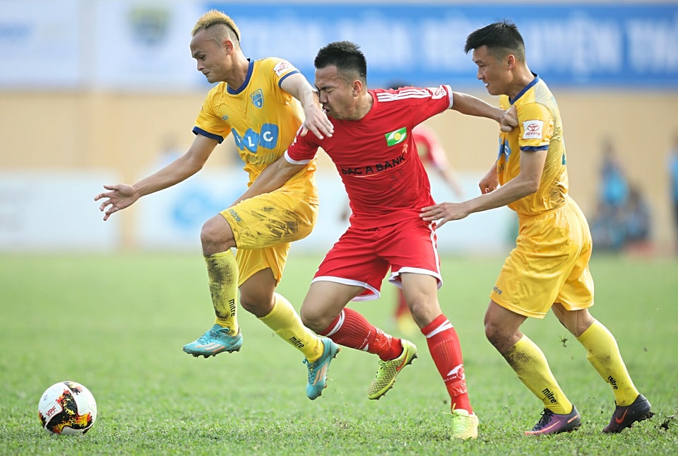 
SL Nghệ An sụp đổ từ khi Mạnh Hùng đá phản lưới - Ảnh: Gia Hưng
