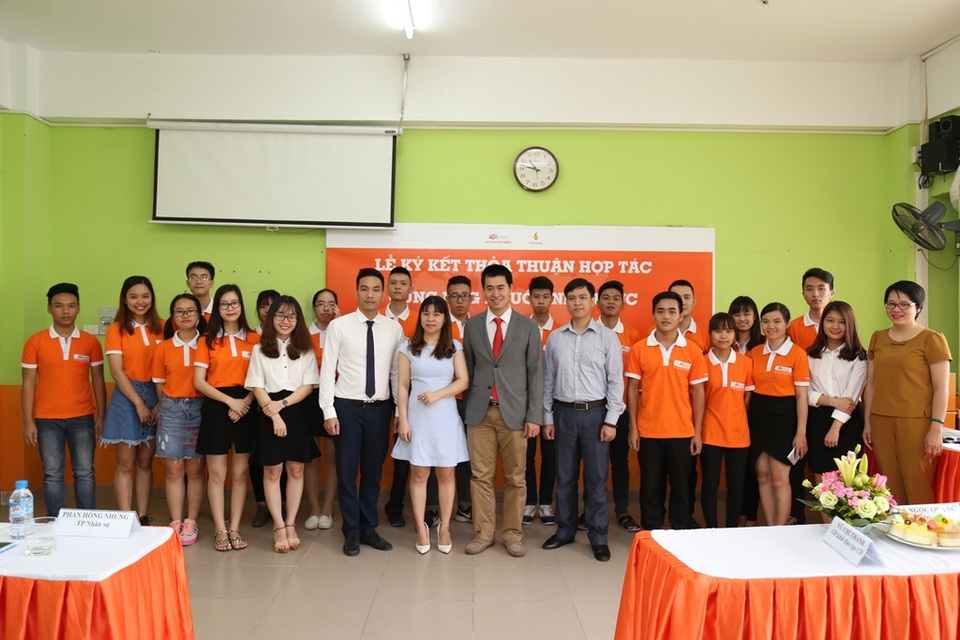 Nhà trường bắt tay với doanh nghiệp: Lời giải cho bài toán nhân sự ngành Du lịch, Khách sạn - 2 Sinh viên Cao đẳng thực hành FPT Polytechnic có cơ hội làm việc tại Công ty cổ phần Vinpearl ngay sau khi ra trường.