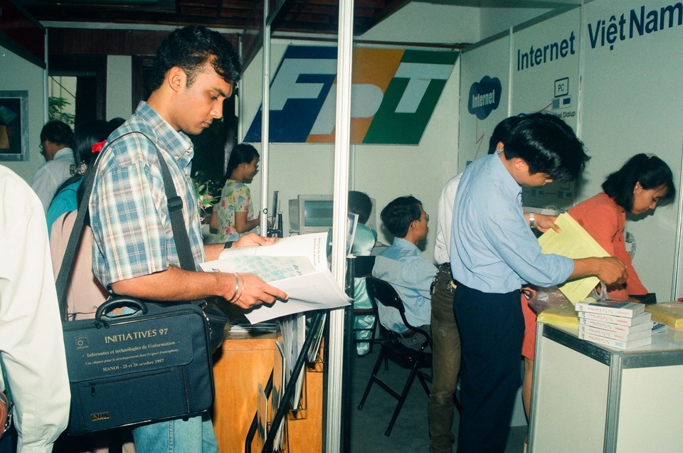 Internet 20 năm, những dấu mốc không thể nào quên - 1
Thời điểm những năm đầu Interet mới được cung cấp tại Việt Nam.