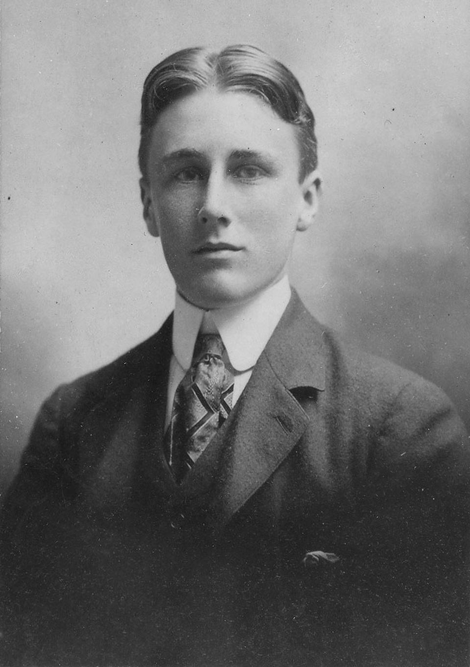 Bộ ảnh chân dung nhiều đời Tổng Thống Mỹ khi còn trẻ - 9 Franklin Roosevelt, 18 tuổi