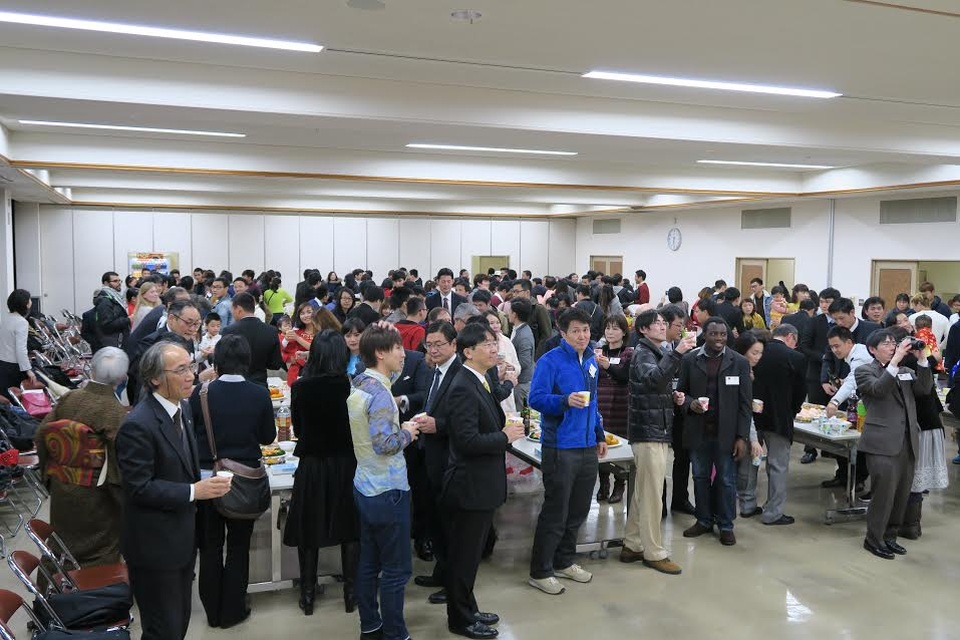 Người Việt ở Fukuoka vui đón Tết Đinh Dậu - 3
Đông đảo các vị khách và bà con người Việt tham dự buổi lễ mừng xuân Đinh Dậu (Ảnh: Tổng Lãnh sự quán Việt Nam tại Fukuoka)