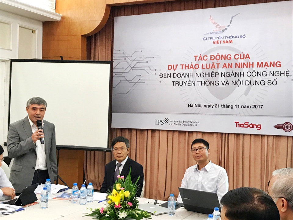 Luật an ninh mạng chưa hoàn thiện khiến doanh nghiệp "lo ngại sự tồn vong" - 1 Thứ trưởng Bộ TT&TT Nguyễn Minh Hồng phát biểu tại buổi hội thảo.