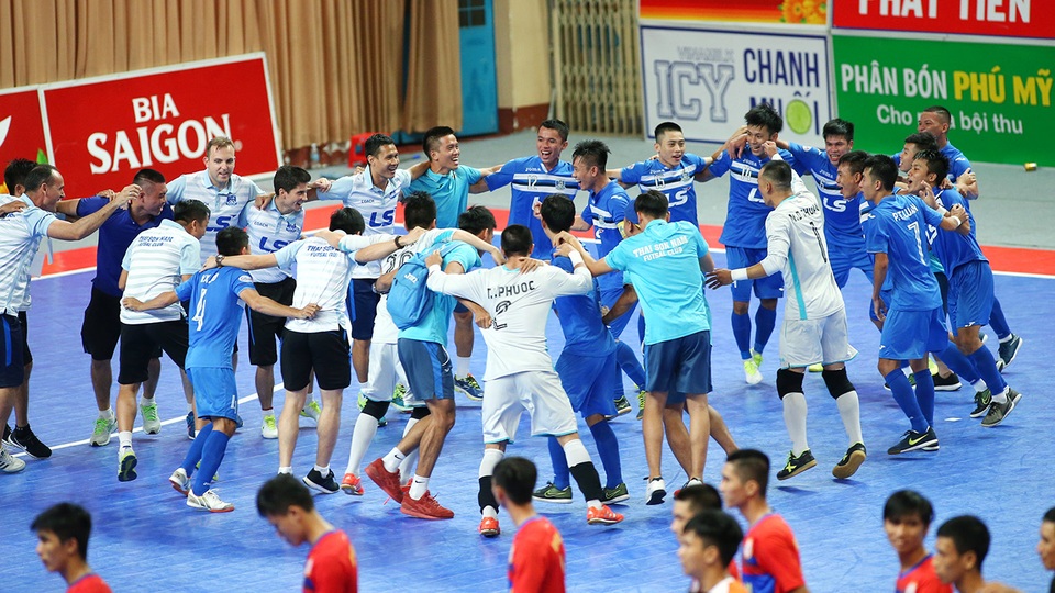 Niềm vui vô địch của các cầu thủ Thái Sơn Nam